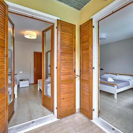 Apartmentsgarda - Residenza Mantegna 아파트