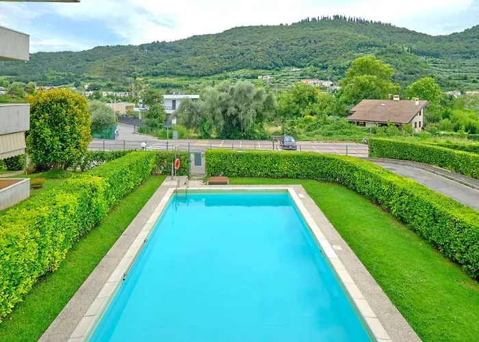 Apartmentsgarda - Residenza Mantegna شقة *